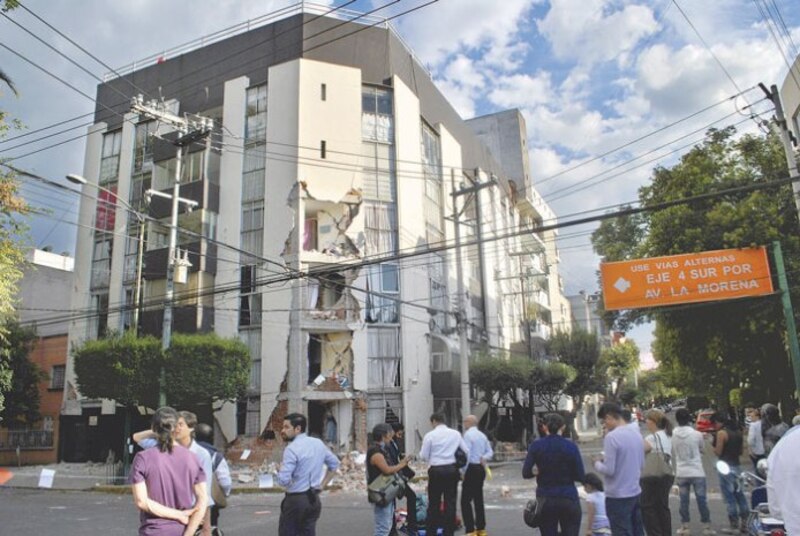 Daños en un edificio tras un terremoto