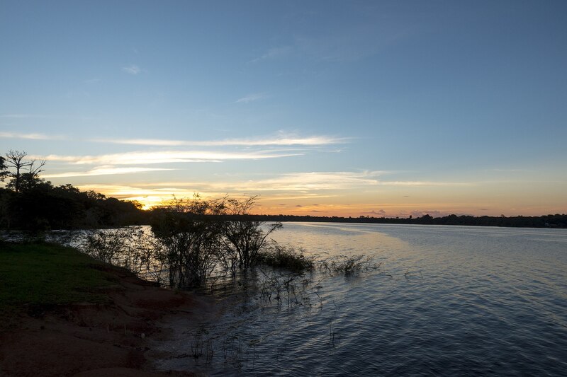 Atardecer en el río Amazonas