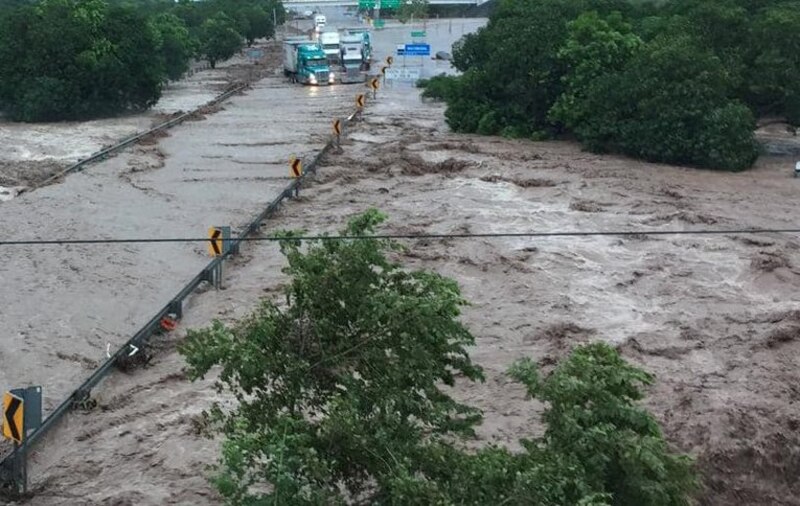 Inundación en una carretera