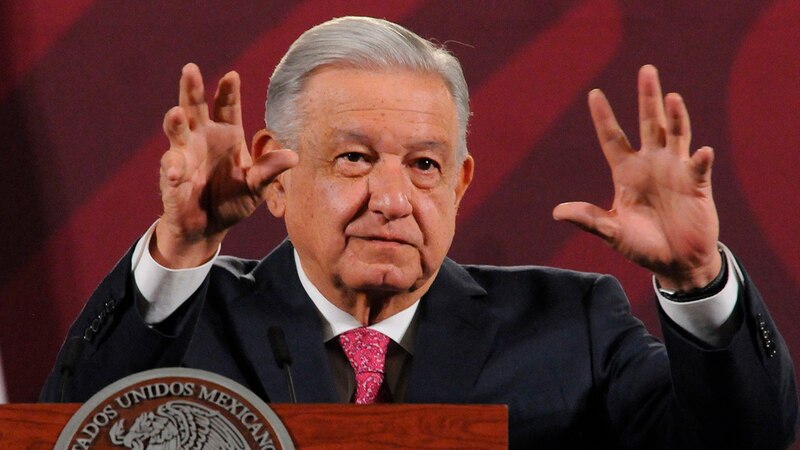 El presidente Andrés Manuel López Obrador habla en una conferencia de prensa.