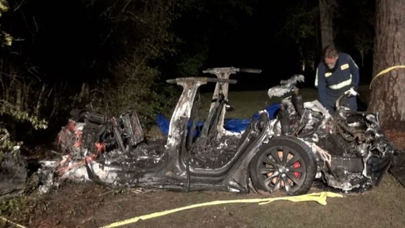 Coche eléctrico Tesla Model S se incendia en Florida