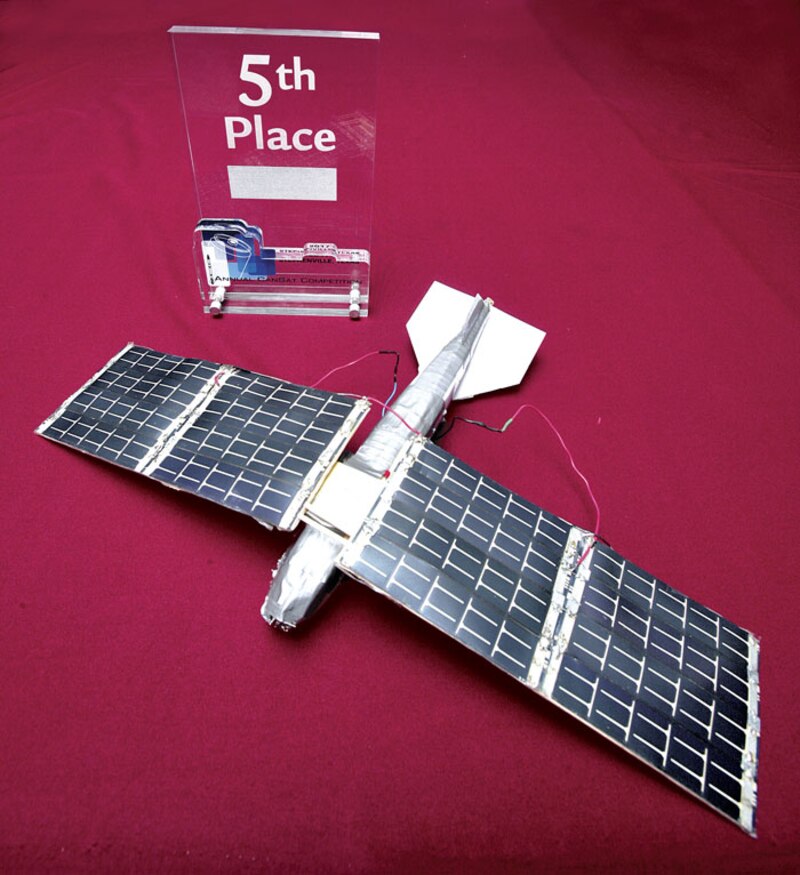 Satélite artificial en miniatura