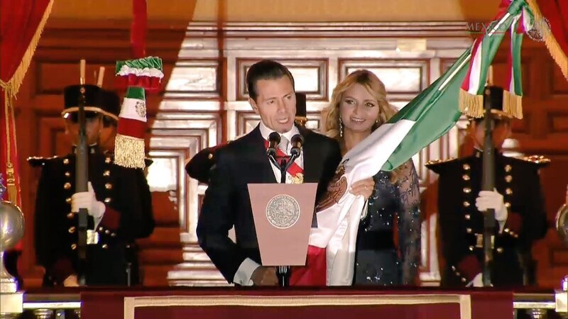 El presidente de México, Enrique Peña Nieto, da su discurso durante la ceremonia del Grito de Independencia.