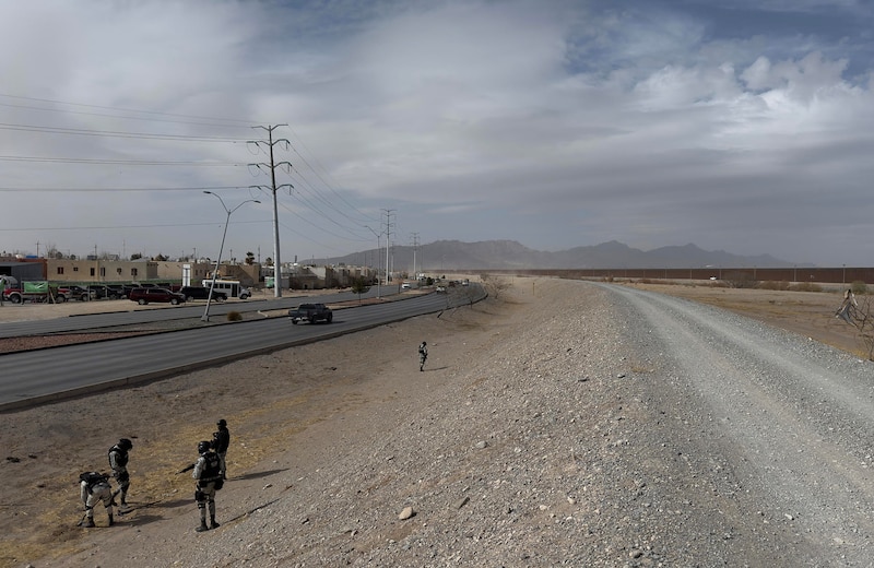 Miembros de la Guardia Nacional (GN), realizan un operativo de búsqueda de un segundo túnel cerca a Río Bravo, en Ciudad Juárez