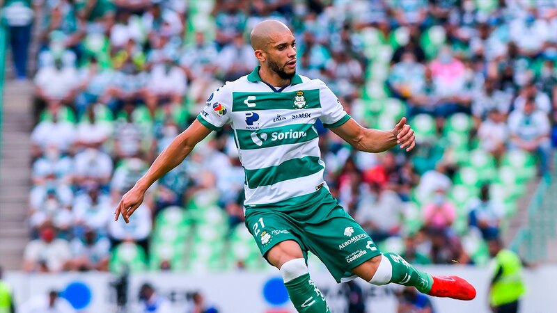 Jugador de fútbol en acción