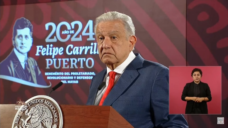 El presidente Andrés Manuel López Obrador encabeza la ceremonia del 102 aniversario de la promulgación de la Constitución Política de los Estados Unidos Mexicanos.