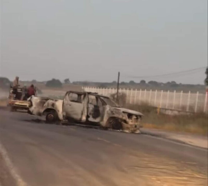 Vehículo incendiado en Michoacan tras enfrentamientos