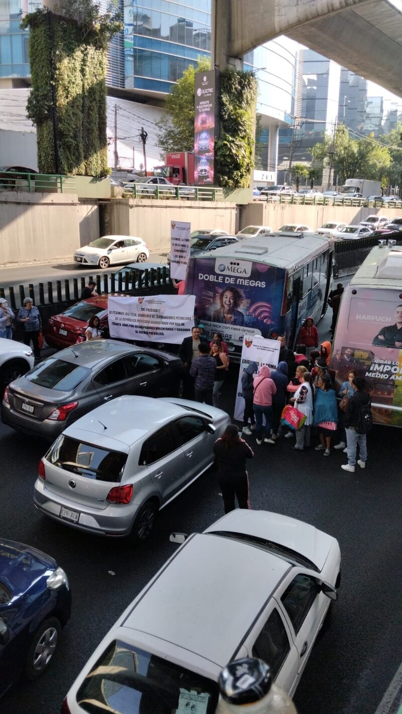 Manifestación de trabajadores petroleros en la Ciudad de México