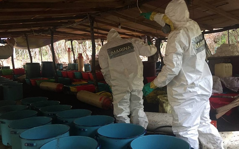 Desmantelando un laboratorio de drogas clandestino