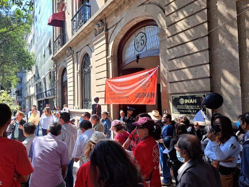Protesta de trabajadores del INAH