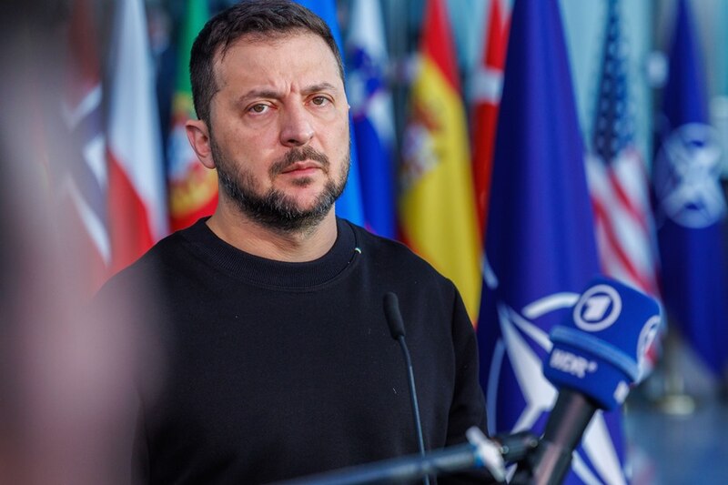 El presidente ucraniano, Volodimir Zelenski, da un discurso ante la prensa.