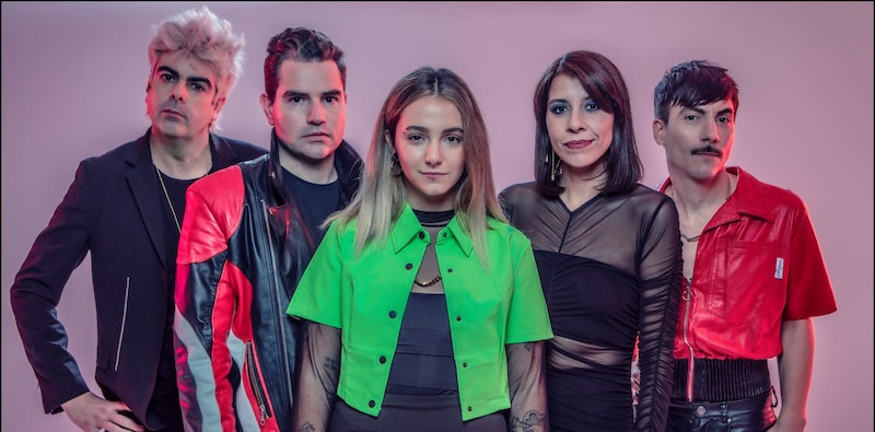 Banda de música posando para una foto