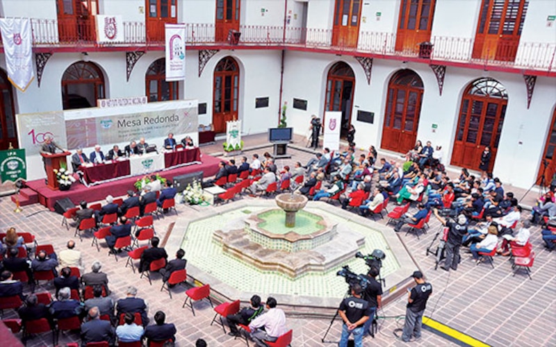 Mesa redonda sobre el futuro de la educación superior en México