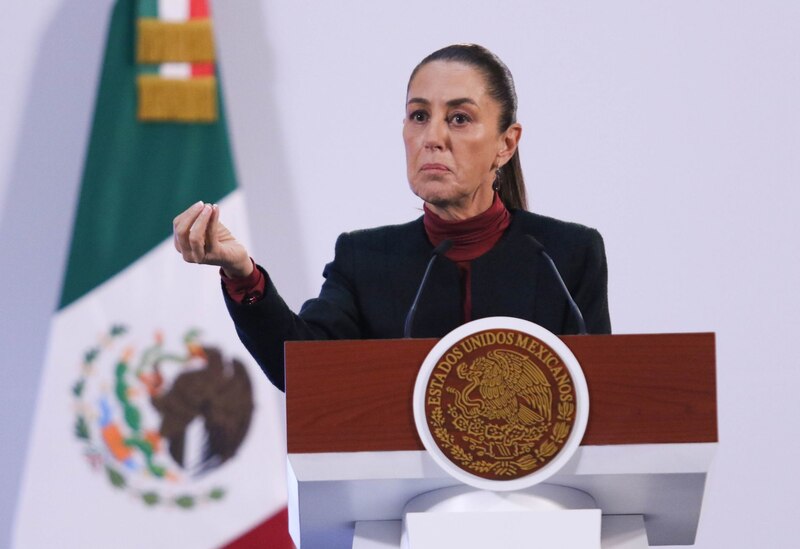 Claudia Sheinbaum, Presidenta de México, habló sobre el artículo que escribió el ex Presidente, Ernesto Zedillo, quién se pone a la Reforma al Poder Juducial. Ahí la Doctora Sheinbaum expuso al priísta cuando jubiló a todos los ministros de la SCJN durante su mandato y de como puso unos afines a sus intereses, quienes jamás contra dijeron sus políticas como el respaldo al Fobaproa, esto durante la mañanera del Pueblo.