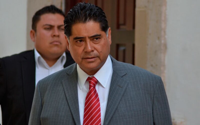 El gobernador de Oaxaca, Alejandro Murat, durante una conferencia de prensa.