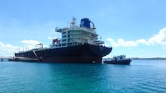 Petrolero atraca en la mayor terminal de Cuba en aparente burla al bloqueo impuesto por Trump 