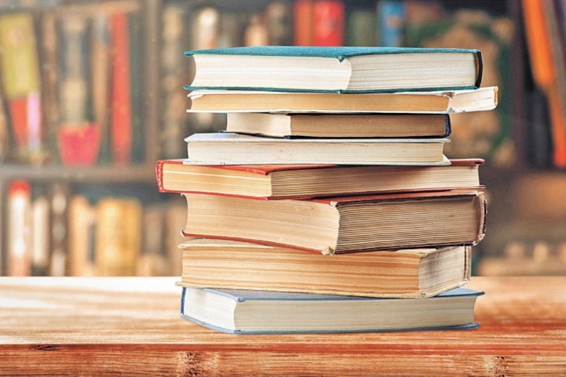 Una pila de libros