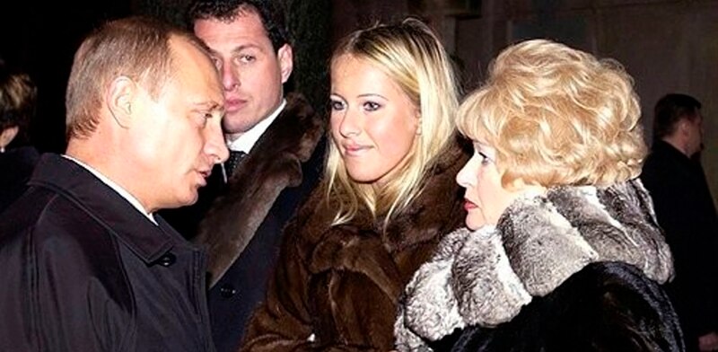 Putin con su hija y su madre