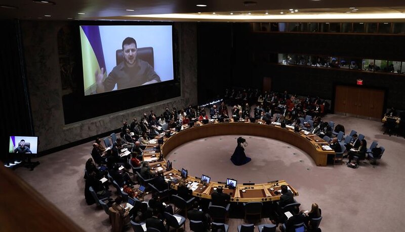 El presidente ucraniano, Volodimir Zelenski, se dirige al Consejo de Seguridad de la ONU a través de un enlace de video desde Kiev, Ucrania.