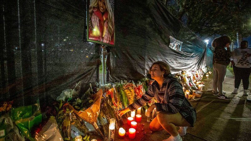Fans de Karol G se reúnen para rendirle homenaje tras su muerte