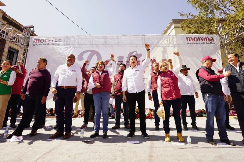 AMLO y simpatizantes de Morena celebran el triunfo en las elecciones de 2018.