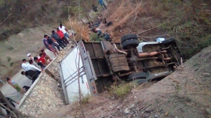 Accidente de camión en la carretera