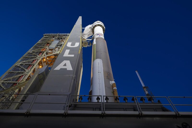 Cohete espacial listo para el lanzamiento