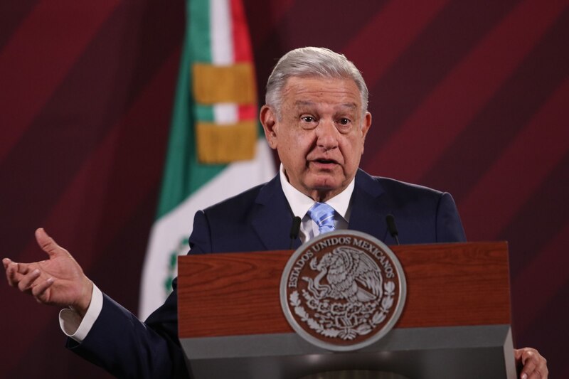 El presidente Andrés Manuel López Obrador da un discurso en la conferencia de prensa matutina.