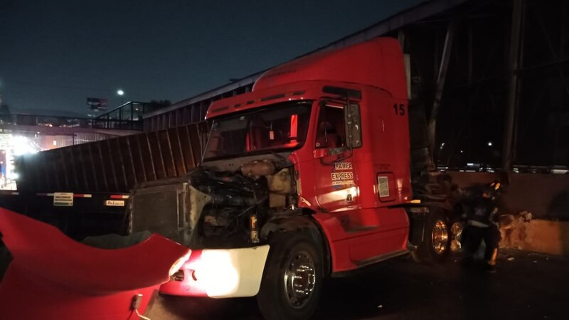 Accidente de camión en la carretera