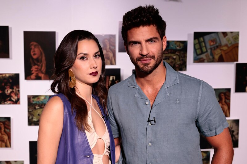 La actriz Ester Expósito y el actor Álex González en una entrevista para promocionar su nueva película.