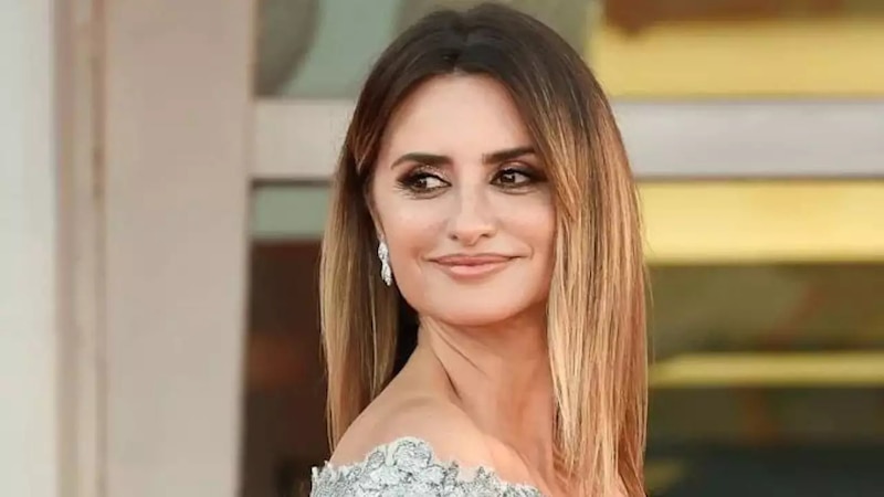 Penélope Cruz, espectacular con un vestido palabra de honor en el Festival de Cine de Venecia