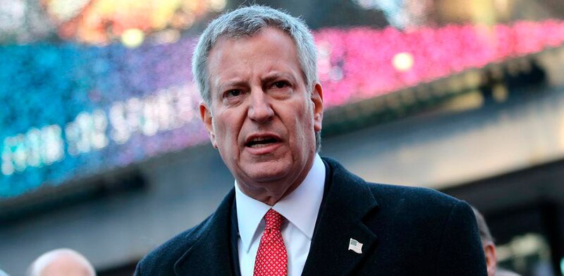 El alcalde de Nueva York, Bill de Blasio, pronuncia un discurso.