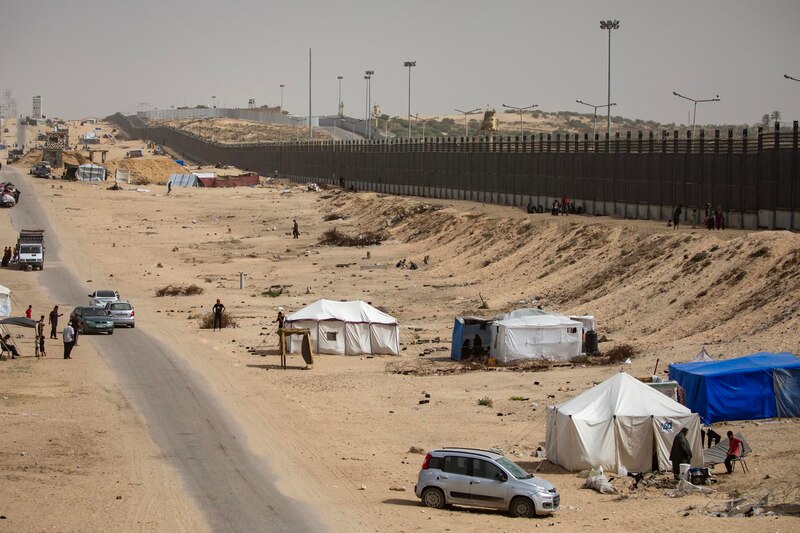 Campamento de refugiados en el desierto