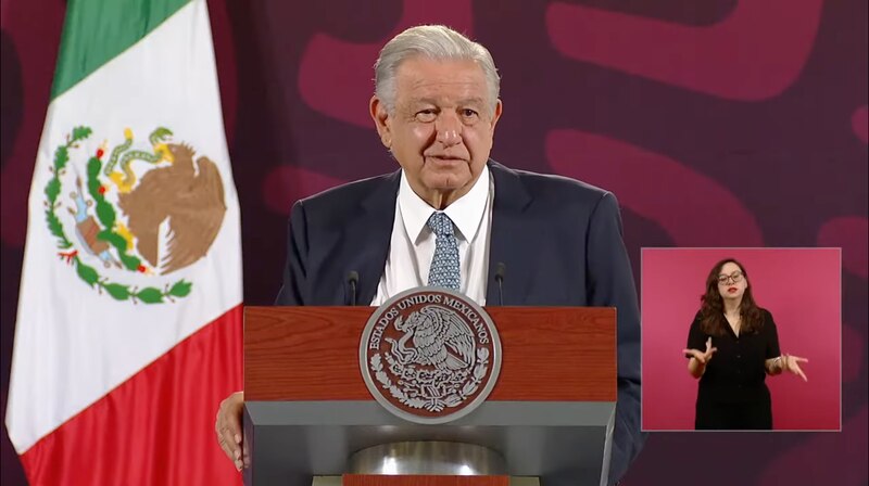 El presidente Andrés Manuel López Obrador da un discurso sobre la importancia de la educación en México.