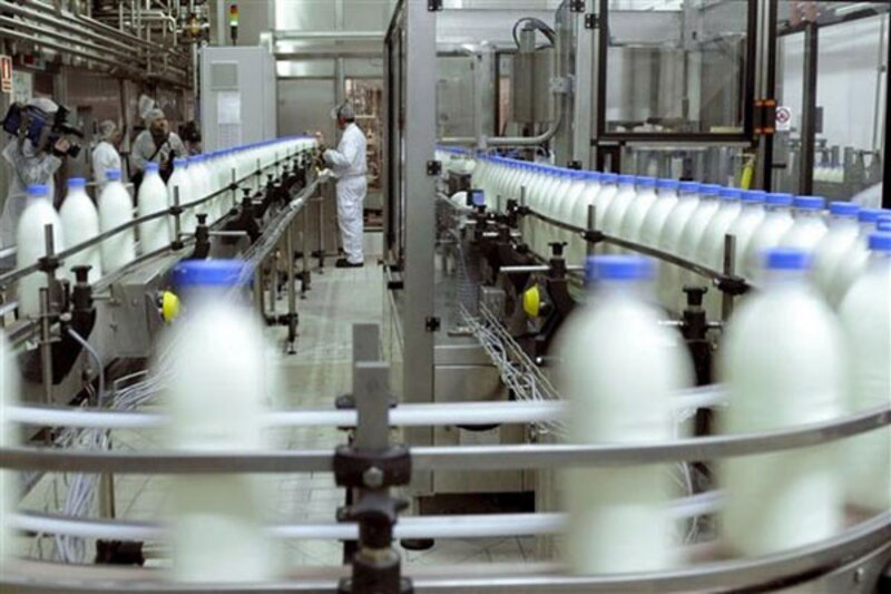 Producción de leche en una planta industrial