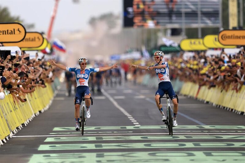 Pogacar y Vingegaard celebran su victoria en el Tour de Francia