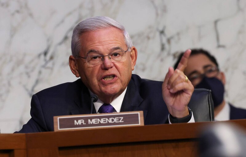 El senador Bob Menendez habla en una audiencia del Comité de Relaciones Exteriores del Senado.