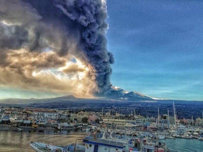 La erupción del volcán Etna en Sicilia