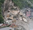 Alud de rocas y tierra en China sepulta 10 edificios