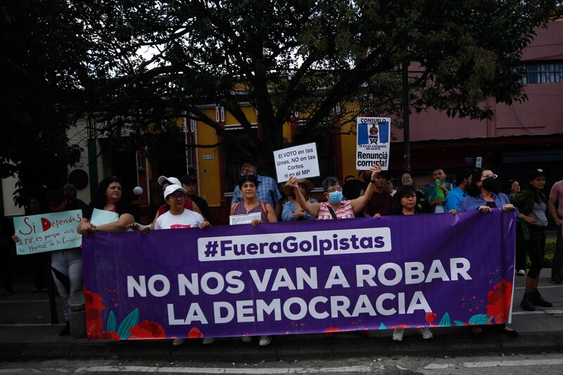 "¡No nos van a robar la democracia!" gritan manifestantes en Honduras