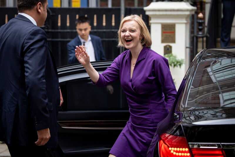 La ministra de Asuntos Exteriores británica, Liz Truss, llega a Downing Street.