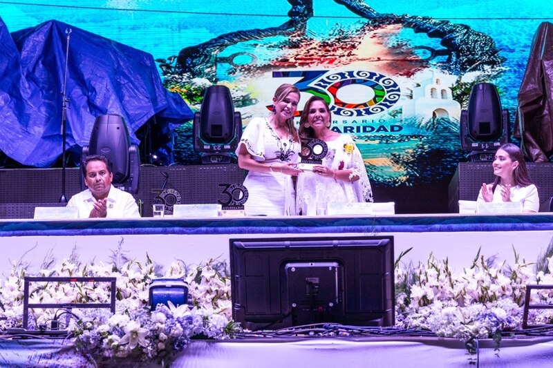 Entrega de premios en el 30 aniversario de la Universidad Autónoma de la Ciudad de México