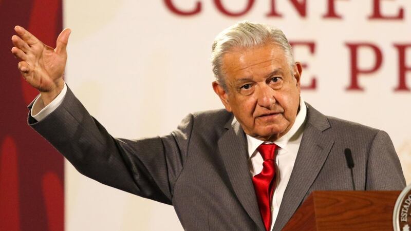 El presidente Enrique Peña Nieto da un discurso.