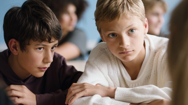 Dos niños en el aula