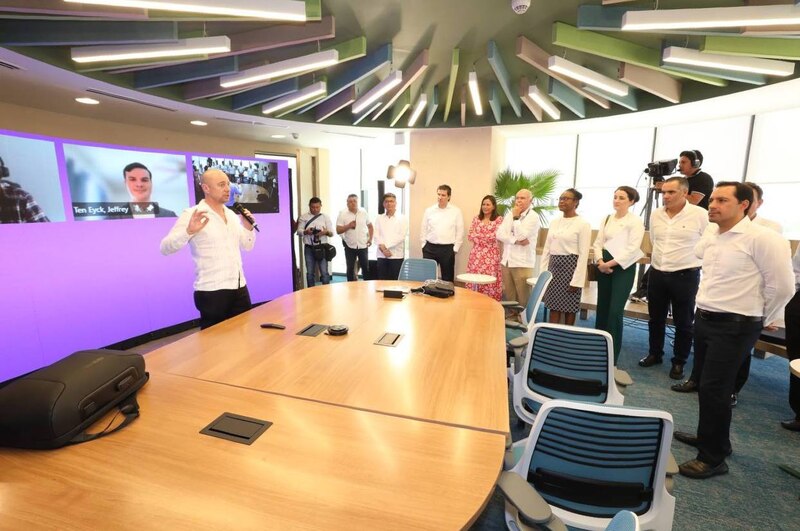 Reunión de trabajo en la nueva sede de Telefónica