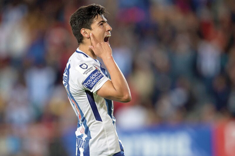 Jugador de fútbol celebra un gol