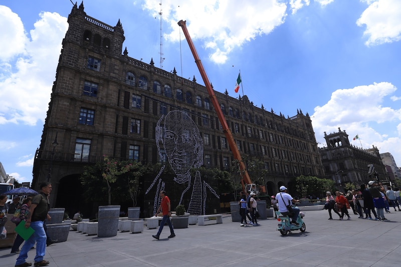 Monumento a Benito Juárez en el Zócalo de la Ciudad de México