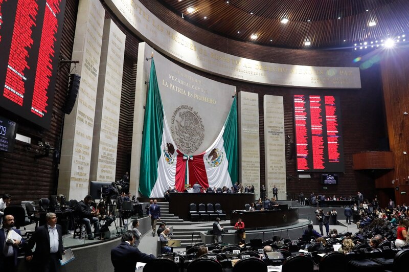 1. Sesión en el Congreso de la Unión de México.
2. Diputados mexicanos durante una sesión en el Congreso de la Unión.
3. El pleno de la Cámara de Diputados durante una sesión.
4. Legisladores mexicanos en sesión en el Congreso de la Unión.
5. Diputados y senadores mexicanos en sesión en el Congreso de la Unión.
6. El Congreso de la Unión en sesión.
7. Sesión ordinaria en el Congreso de la Unión.
8. Sesión extraordinaria en el Congreso de la Unión.
9. Sesión solemne en el Congreso de la Unión.
10. Sesión de clausura en el Congreso de la Unión.