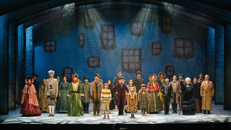 ¡Qué pasada! El elenco de "Matilda, el musical" en el escenario.