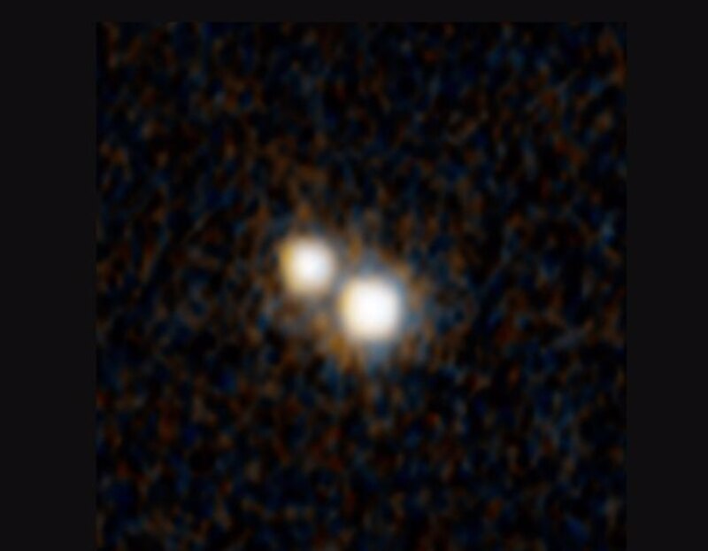 La imagen muestra dos galaxias enanas en proceso de fusión.